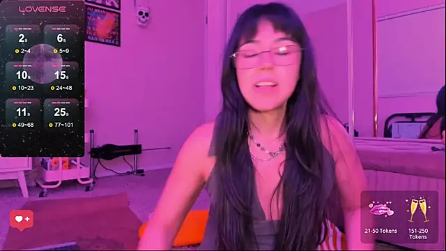 Snapshot of Evie-Luna chatting on March 1, 4:37 am Evie-Luna online show from March 1, 4:37 am