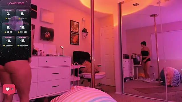 Snapshot of Evie-Luna chatting on September 12, 2:44 am Evie-Luna online show from September 12, 2:44 am