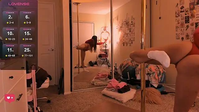 Snapshot of Evie-Luna chatting on October 12, 2:43 am Evie-Luna online show from October 12, 2:43 am