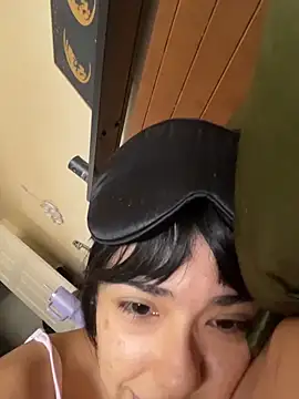 Snapshot of Evie-Luna chatting on November 22, 7:02 pm Evie-Luna online show from November 22, 7:02 pm