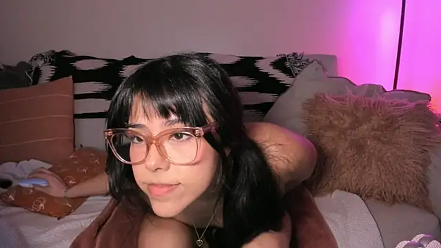 Snapshot of Evie-Luna chatting on February 20, 4:09 am Evie-Luna online show from February 20, 4:09 am