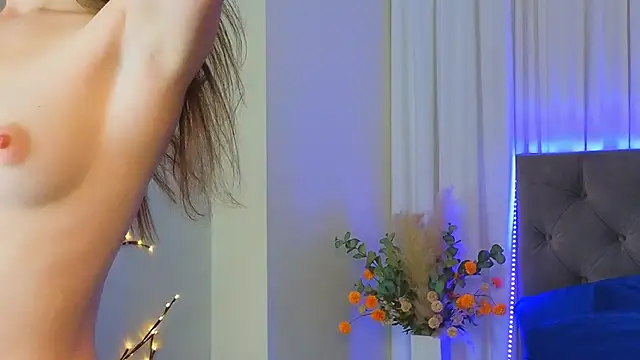 Snapshot of Ariana_Petite chatting on February 25, 12:20 am Ariana Petite online show from February 25, 12:20 am