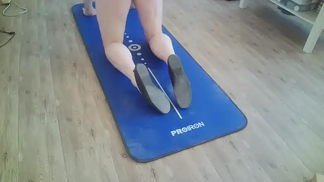 theSecretBallerino online show from November 10, 4:00 am