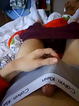 Snapshot of MlodyDres chatting on December 17, 2:33 pm MlodyDres online show from December 17, 2:33 pm