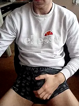 Snapshot of MlodyDres chatting on January 6, 8:46 am MlodyDres online show from January 6, 8:46 am