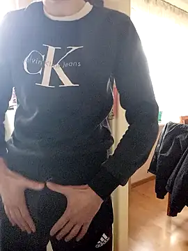 Snapshot of MlodyDres chatting on January 27, 9:44 am MlodyDres online show from January 27, 9:44 am