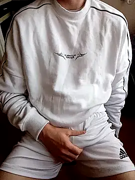 Snapshot of MlodyDres chatting on February 10, 7:15 am MlodyDres online show from February 10, 7:15 am