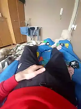 Snapshot of MlodyDres chatting on February 13, 11:50 am MlodyDres online show from February 13, 11:50 am