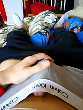 Snapshot of MlodyDres chatting on February 14, 3:26 pm MlodyDres online show from February 14, 3:26 pm