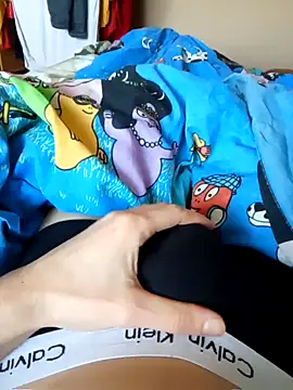 Snapshot of MlodyDres chatting on February 16, 6:21 am MlodyDres online show from February 16, 6:21 am