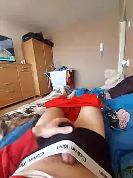 Snapshot of MlodyDres chatting on February 17, 9:13 am MlodyDres online show from February 17, 9:13 am