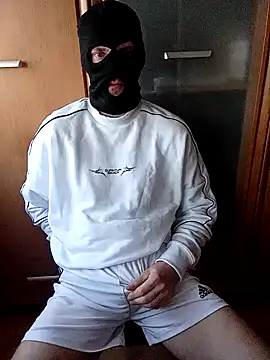 Snapshot of MlodyDres chatting on February 20, 6:39 am MlodyDres online show from February 20, 6:39 am