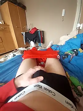 Snapshot of MlodyDres chatting on February 21, 11:33 am MlodyDres online show from February 21, 11:33 am