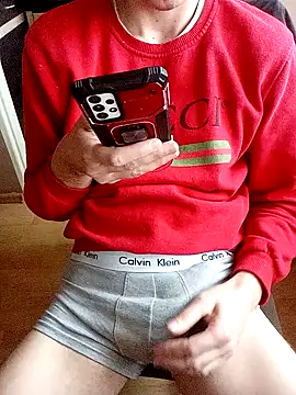 Snapshot of MlodyDres chatting on February 28, 8:31 am MlodyDres online show from February 28, 8:31 am