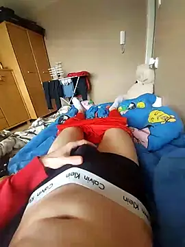 Snapshot of MlodyDres chatting on March 3, 12:37 pm MlodyDres online show from March 3, 12:37 pm