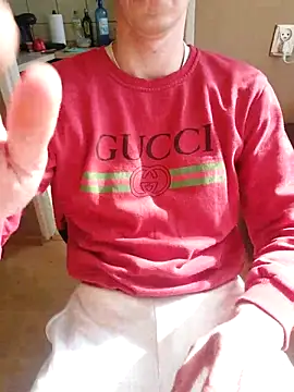 Snapshot of MlodyDres chatting on March 19, 11:39 am MlodyDres online show from March 19, 11:39 am