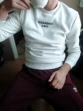 Snapshot of MlodyDres chatting on September 12, 4:45 am MlodyDres online show from September 12, 4:45 am