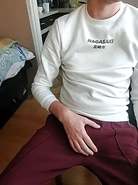 Snapshot of MlodyDres chatting on September 13, 9:31 am MlodyDres online show from September 13, 9:31 am