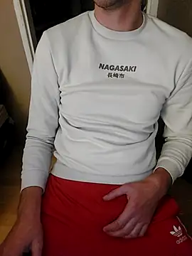 Snapshot of MlodyDres chatting on October 10, 4:39 pm MlodyDres online show from October 10, 4:39 pm