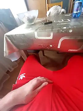 Snapshot of MlodyDres chatting on October 11, 8:24 am MlodyDres online show from October 11, 8:24 am