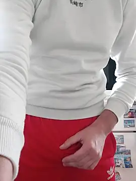 Snapshot of MlodyDres chatting on October 12, 8:35 am MlodyDres online show from October 12, 8:35 am