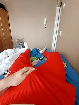 Snapshot of MlodyDres chatting on October 13, 9:20 am MlodyDres online show from October 13, 9:20 am