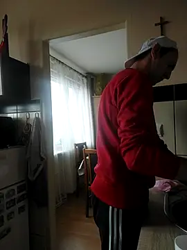 Snapshot of MlodyDres chatting on October 17, 6:49 am MlodyDres online show from October 17, 6:49 am