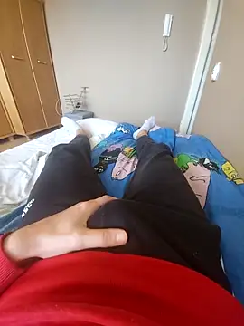 Snapshot of MlodyDres chatting on October 19, 8:26 am MlodyDres online show from October 19, 8:26 am