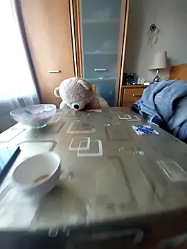 Snapshot of MlodyDres chatting on October 25, 6:43 am MlodyDres online show from October 25, 6:43 am