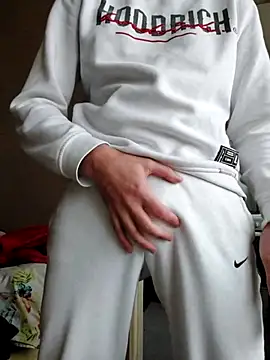 Snapshot of MlodyDres chatting on October 27, 1:26 pm MlodyDres online show from October 27, 1:26 pm