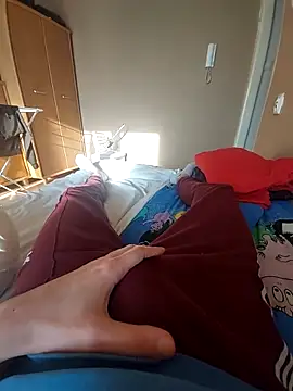 Snapshot of MlodyDres chatting on November 8, 12:16 pm MlodyDres online show from November 8, 12:16 pm