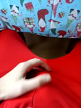 Snapshot of MlodyDres chatting on December 3, 12:25 pm MlodyDres online show from December 3, 12:25 pm