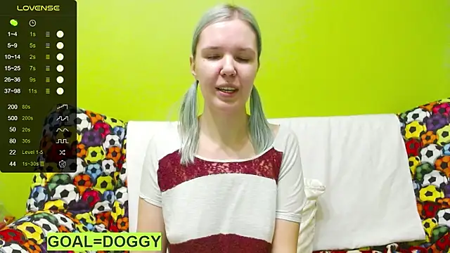 Snapshot of Ultra_Meow chatting on February 7, 3:01 am Ultra Meow online show from February 7, 3:01 am