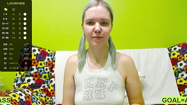 Snapshot of Ultra_Meow chatting on February 11, 3:18 am Ultra Meow online show from February 11, 3:18 am