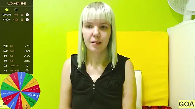 Snapshot of Ultra_Meow chatting on November 27, 12:56 am Ultra Meow online show from November 27, 12:56 am