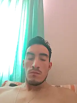 Snapshot of TommyMomentum chatting on December 1, 2:33 pm TommyMomentum online show from December 1, 2:33 pm