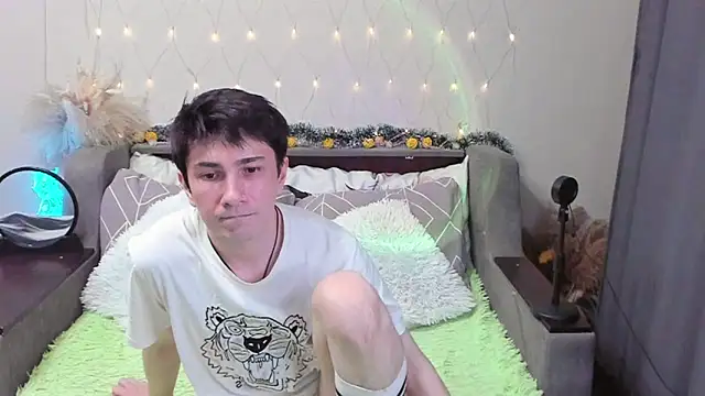 Snapshot of Yumi_steve chatting on November 1, 11:45 am Yumi steve online show from November 1, 11:45 am