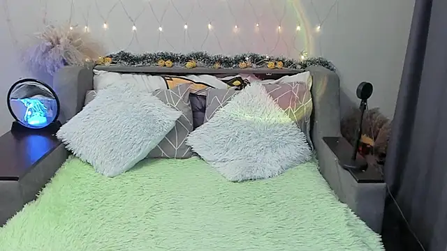 Snapshot of Yumi_steve chatting on December 15, 4:11 pm Yumi steve online show from December 15, 4:11 pm