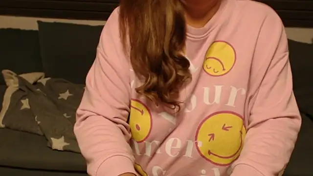 Snapshot of KimMitchelli chatting on September 23, 4:26 am KimMitchelli online show from September 23, 4:26 am