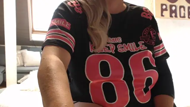 Snapshot of KimMitchelli chatting on November 2, 9:33 am KimMitchelli online show from November 2, 9:33 am