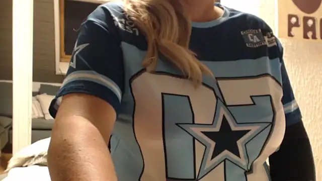 Snapshot of KimMitchelli chatting on November 3, 6:31 pm KimMitchelli online show from November 3, 6:31 pm