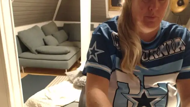 Snapshot of KimMitchelli chatting on November 24, 9:14 pm KimMitchelli online show from November 24, 9:14 pm