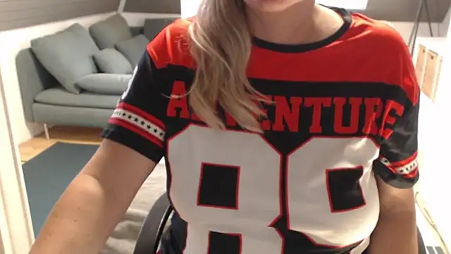 Snapshot of KimMitchelli chatting on December 15, 11:03 am KimMitchelli online show from December 15, 11:03 am