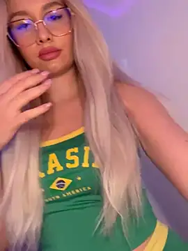 Snapshot of mollyxxx chatting on October 14, 6:25 am mollyxxx online show from October 14, 6:25 am