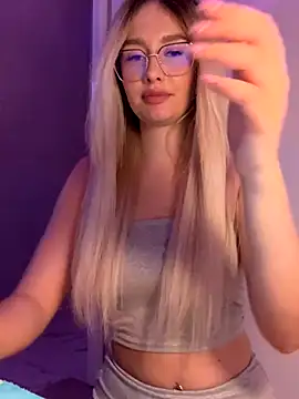 Snapshot of mollyxxx chatting on October 24, 12:19 am mollyxxx online show from October 24, 12:19 am