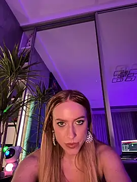 RockQueen A online show from March 22, 8:40 am