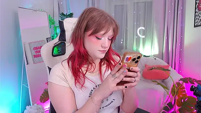 Snapshot of Crazy_Wine chatting on October 23, 9:35 pm Crazy Wine online show from October 23, 9:35 pm