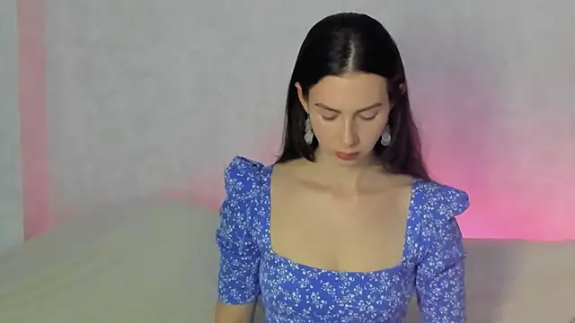 Teresa Hardly online show from November 13, 8:19 pm