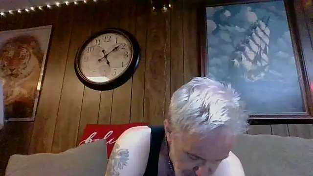 Snapshot of Makowboy chatting on December 14, 12:11 am Makowboy online show from December 14, 12:11 am