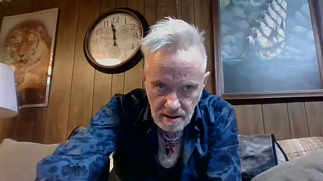 Snapshot of Makowboy chatting on December 25, 7:02 pm Makowboy online show from December 25, 7:02 pm